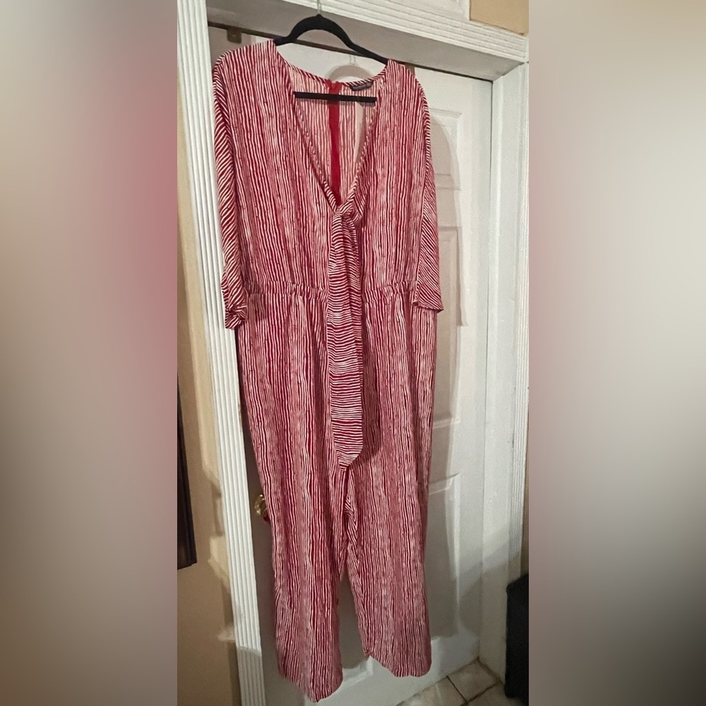NWT Striped red and white front tie knot Jumpsuit size 22/24 🌺🌸🌺 - Picture 4 of 4